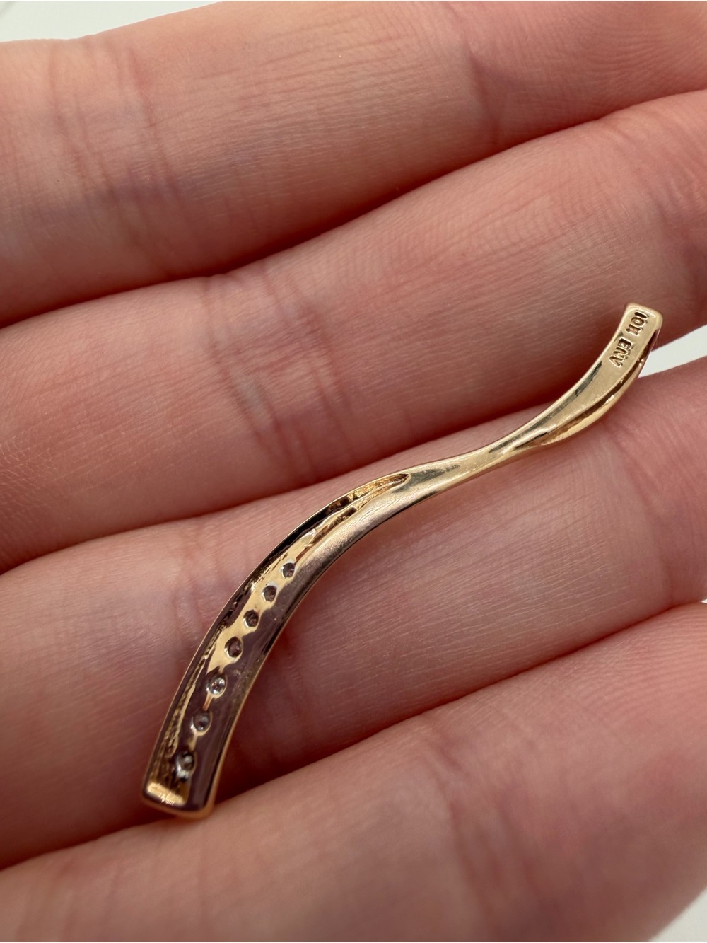 10KT gold and diamond pendant - Picture 5 of 6